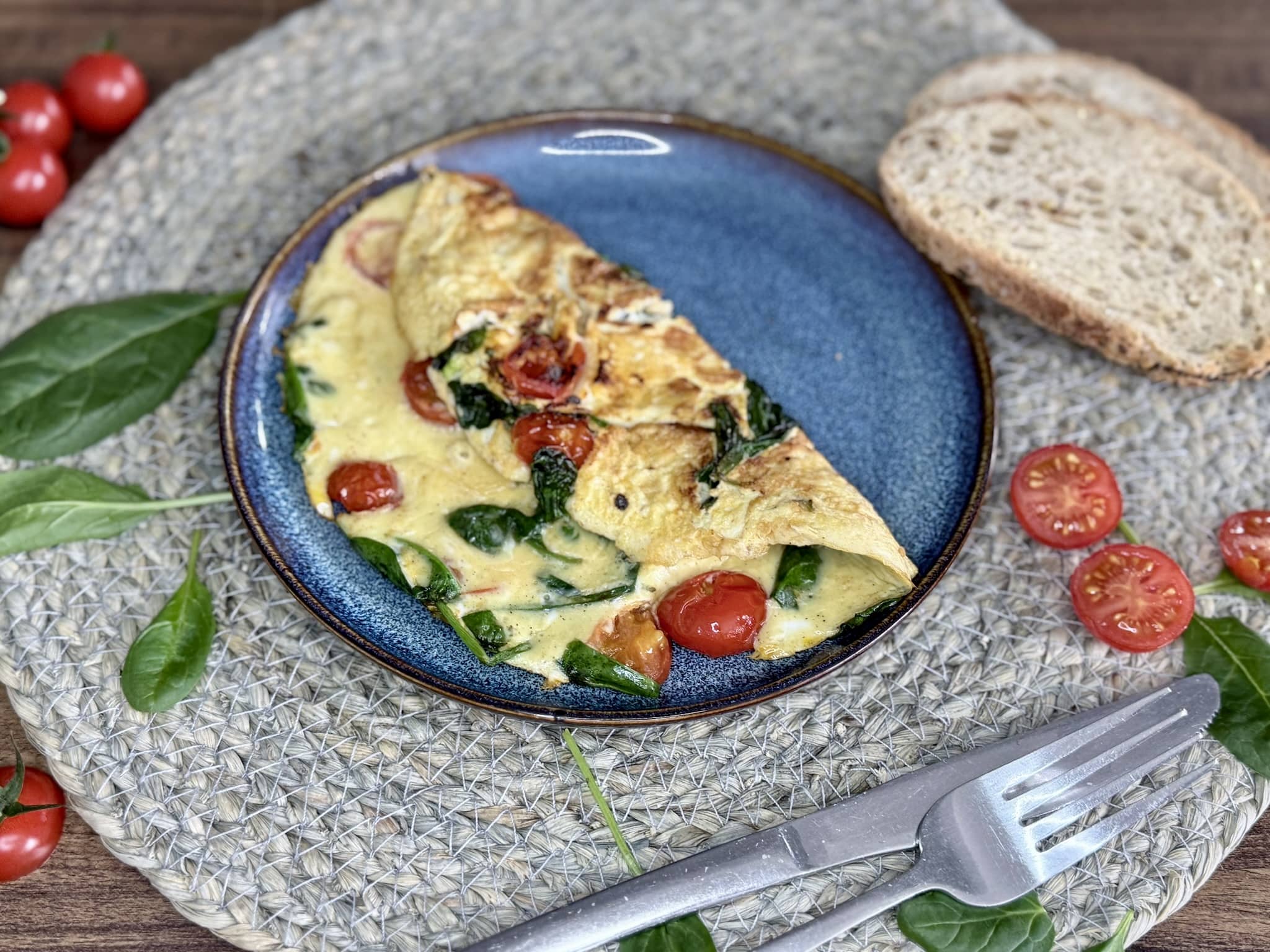 Spinach and Tomatoes Omelette